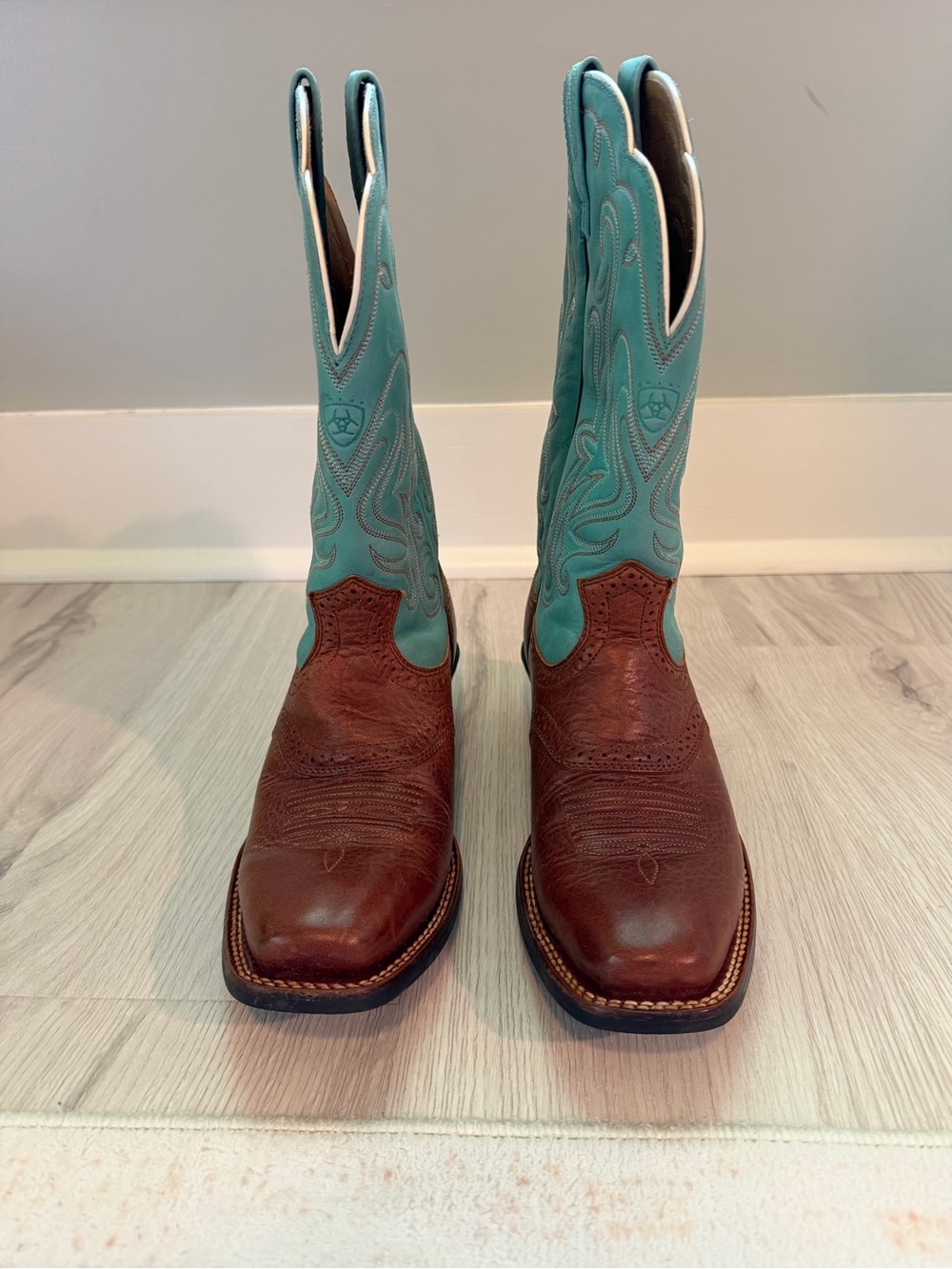 Like New Ariat Square Toe Cowgirl Boots Size 7